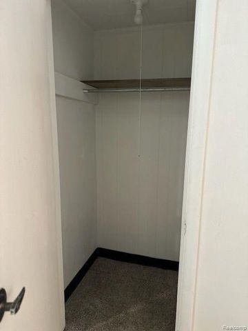 1724 S Custer Road, Monroe, MI 48161