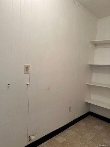 1724 S Custer Road, Monroe, MI 48161