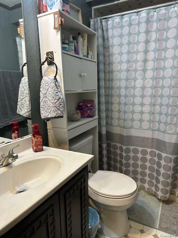 1724 S Custer Road, Monroe, MI 48161