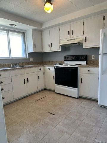 1724 S Custer Road, Monroe, MI 48161