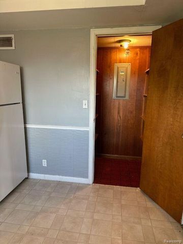 1724 S Custer Road, Monroe, MI 48161