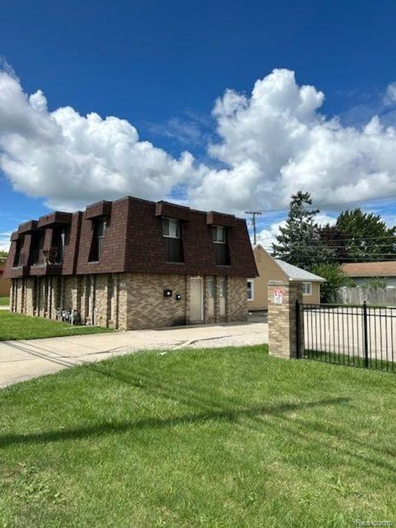 1724 S Custer Road, Monroe, MI 48161