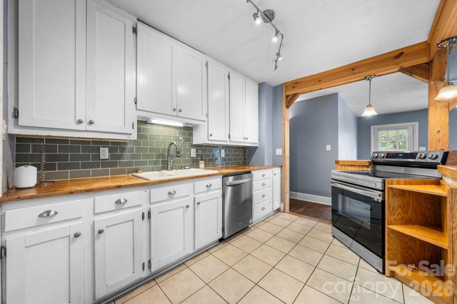 1339 11th Street NW, Hickory, NC 28601