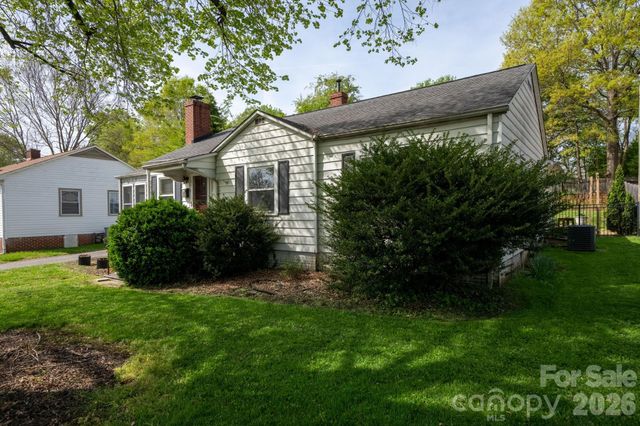 1339 11th Street NW, Hickory, NC 28601