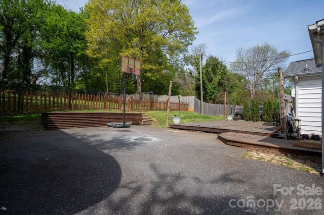 1339 11th Street NW, Hickory, NC 28601
