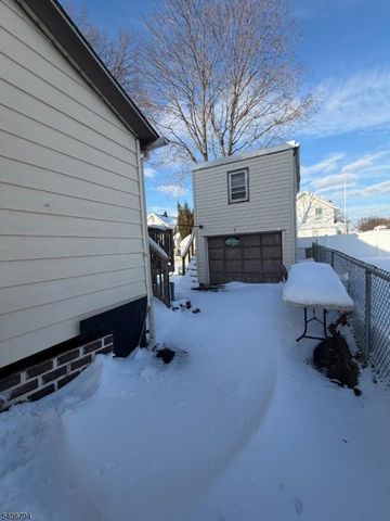 318 Dewitt St, Linden City, NJ 07036