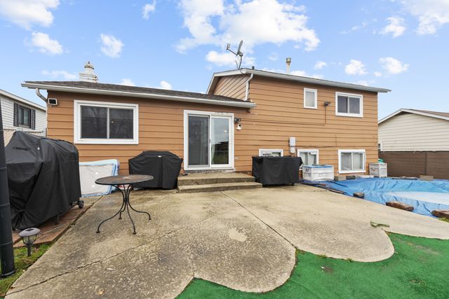 17481 Eastgate Drive, Country Club Hills, IL 60478