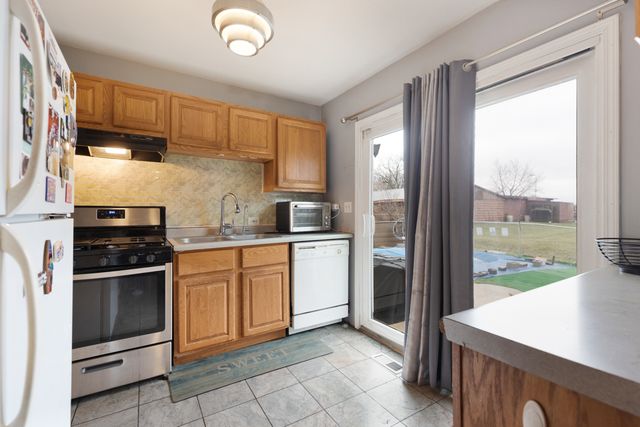 17481 Eastgate Drive, Country Club Hills, IL 60478