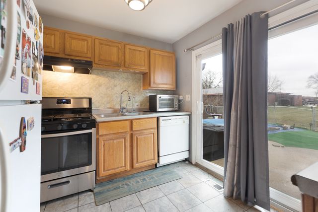 17481 Eastgate Drive, Country Club Hills, IL 60478