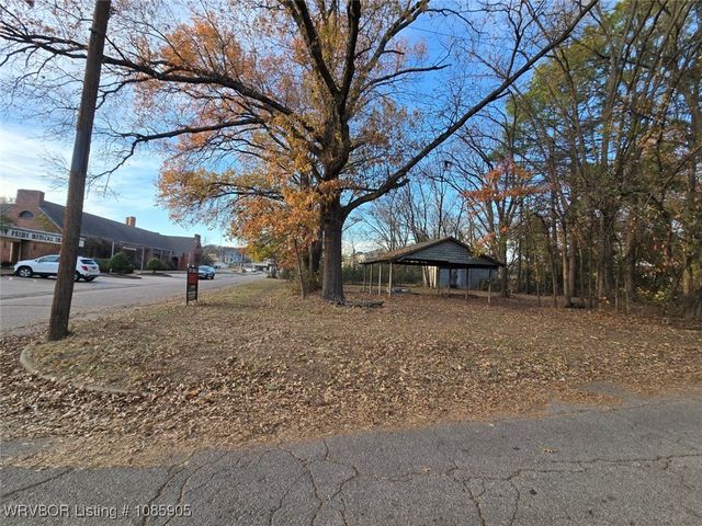 319 S 9th Street, Van Buren, AR 72956