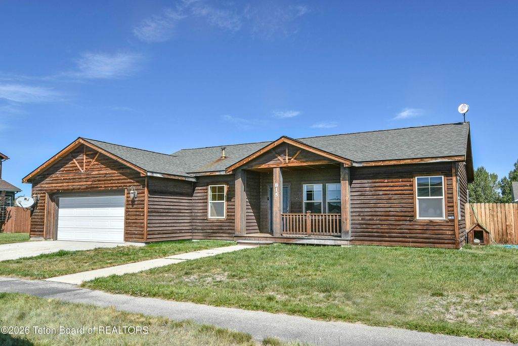 815 DRIFTWOOD Street, Pinedale, WY 82941 photo 2