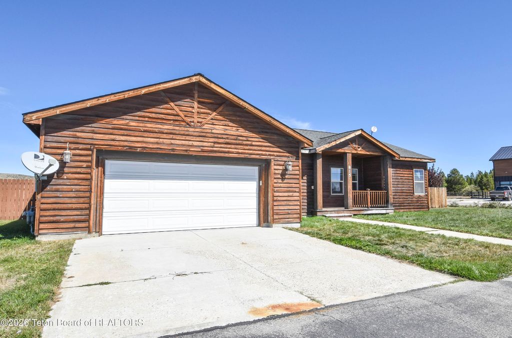 815 DRIFTWOOD Street, Pinedale, WY 82941 photo 3