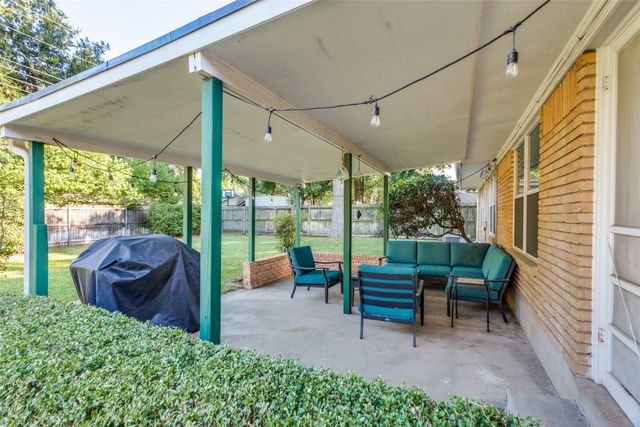 1009 Forrest Drive, Arlington, TX 76012