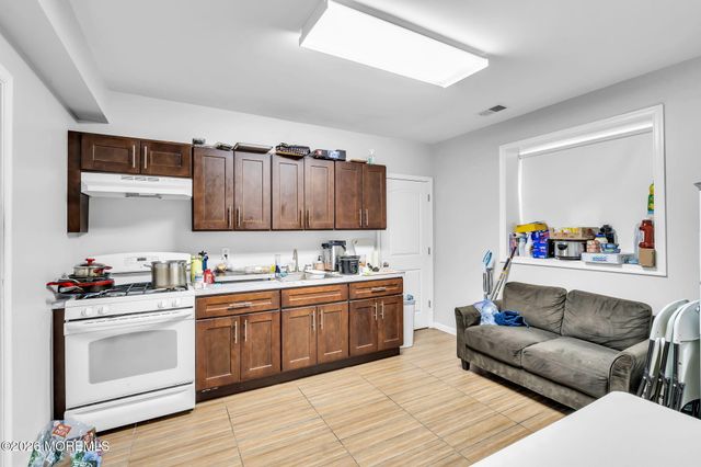 1020 Netherwood Drive, Lakewood, NJ 08701