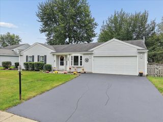 795 Newport Drive, Island Lake, IL 60042