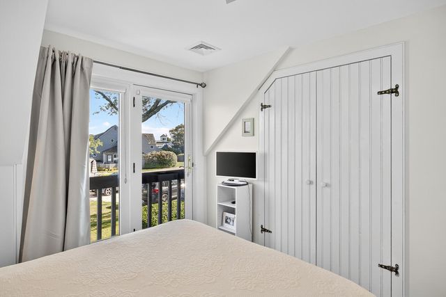 33 Landmark Avenue, Mashpee, MA 02649