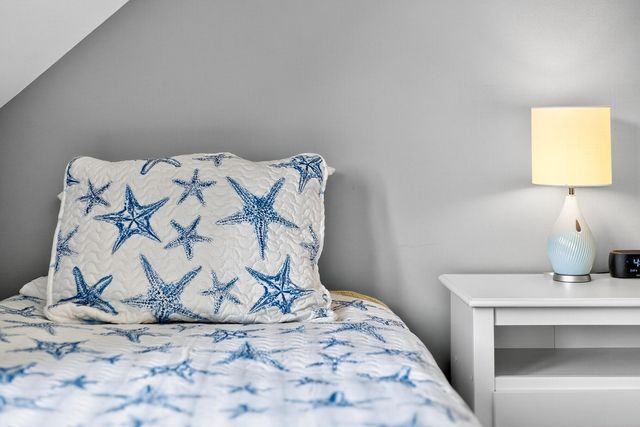 33 Landmark Avenue, Mashpee, MA 02649