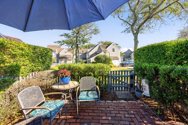 33 Landmark Avenue, Mashpee, MA 02649