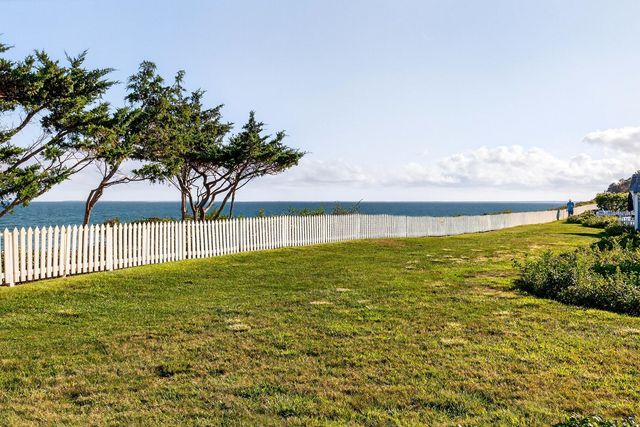 33 Landmark Avenue, Mashpee, MA 02649