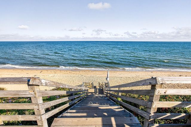 33 Landmark Avenue, Mashpee, MA 02649