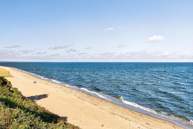 33 Landmark Avenue, Mashpee, MA 02649