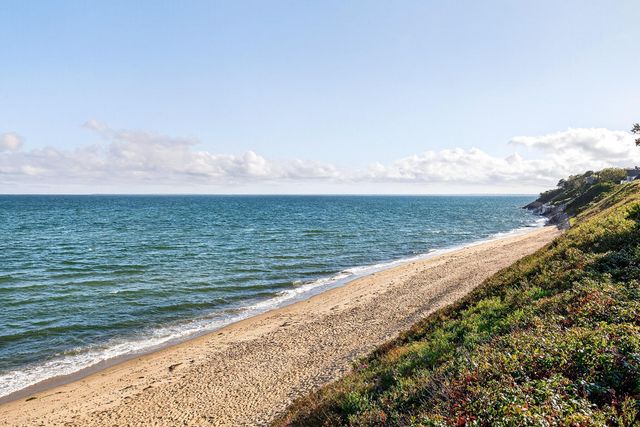 33 Landmark Avenue, Mashpee, MA 02649