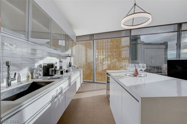 3722 Las Vegas Boulevard 811, Las Vegas, NV 89158