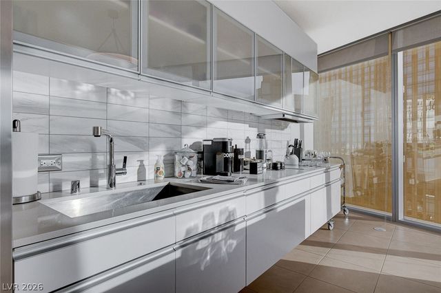 3722 Las Vegas Boulevard 811, Las Vegas, NV 89158