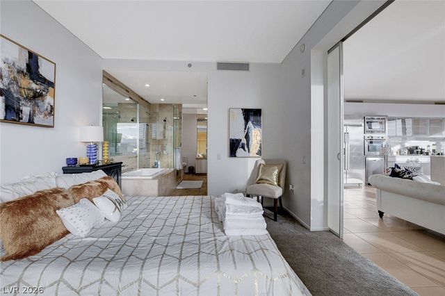 3722 Las Vegas Boulevard 811, Las Vegas, NV 89158