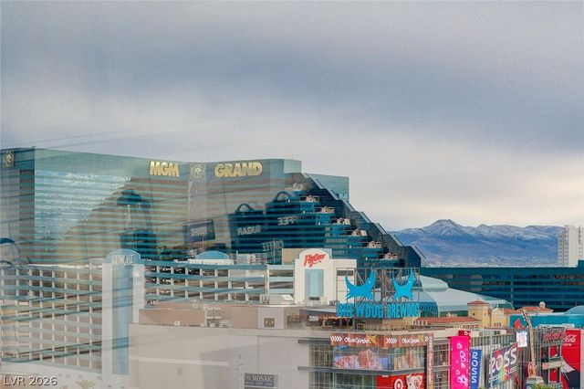 3722 Las Vegas Boulevard 811, Las Vegas, NV 89158