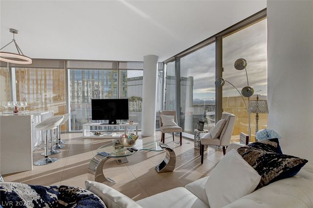 3722 Las Vegas Boulevard 811, Las Vegas, NV 89158