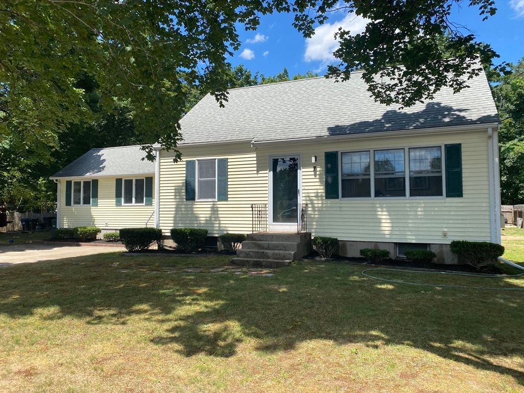 7 Munroe Drive, Plainville, MA 02762