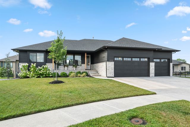 1712 Summerchase Pl, Derby, KS 67037