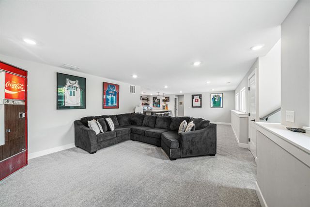 1712 Summerchase Pl, Derby, KS 67037