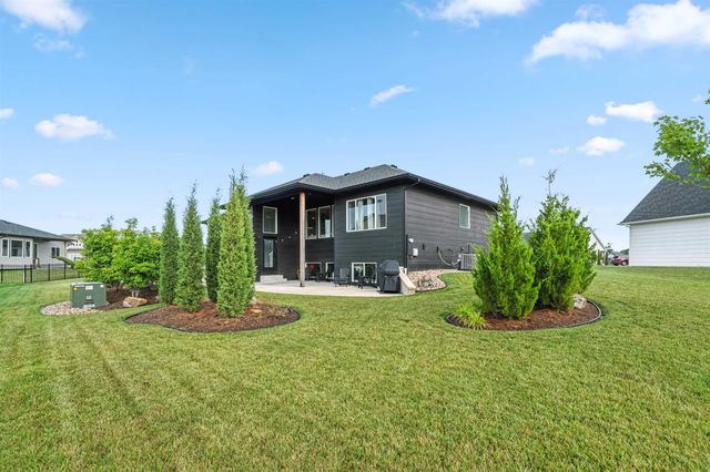 1712 Summerchase Pl, Derby, KS 67037
