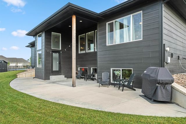 1712 Summerchase Pl, Derby, KS 67037