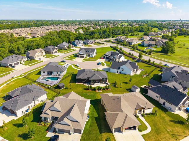 1712 Summerchase Pl, Derby, KS 67037