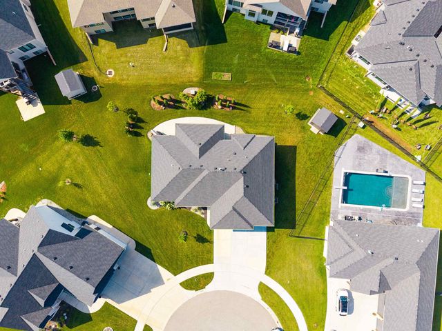 1712 Summerchase Pl, Derby, KS 67037