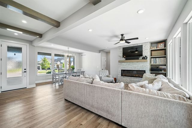 1712 Summerchase Pl, Derby, KS 67037