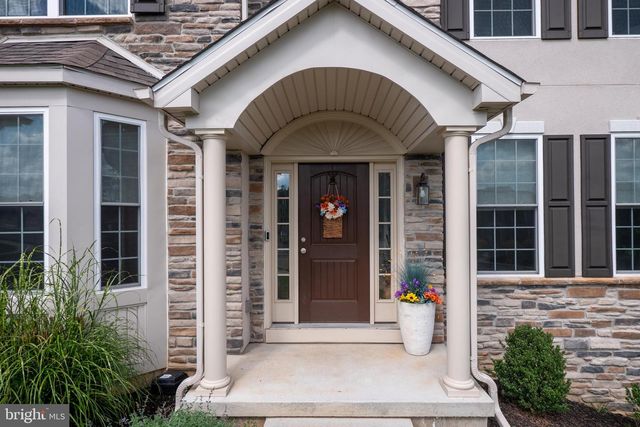 2 CREEK VIEW CT, Easton, PA 18045