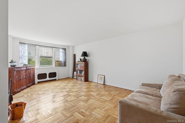 55 Knolls Crescent 4E, Bronx, NY 10463