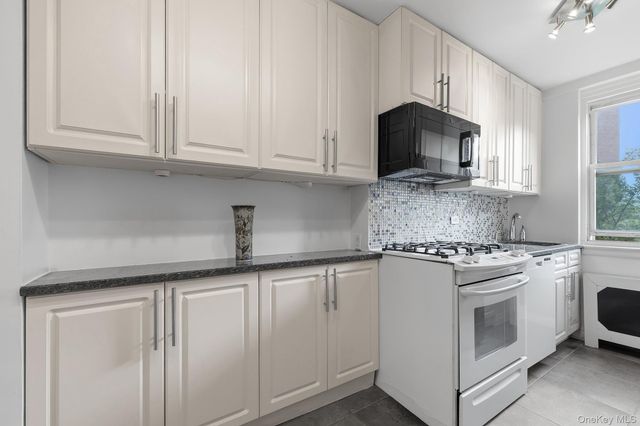 55 Knolls Crescent 4E, Bronx, NY 10463