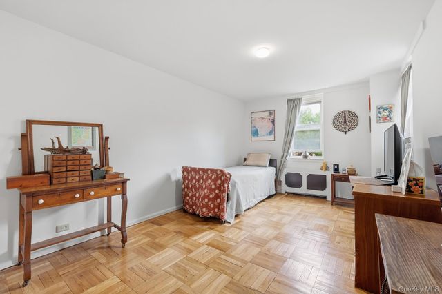 55 Knolls Crescent 4E, Bronx, NY 10463