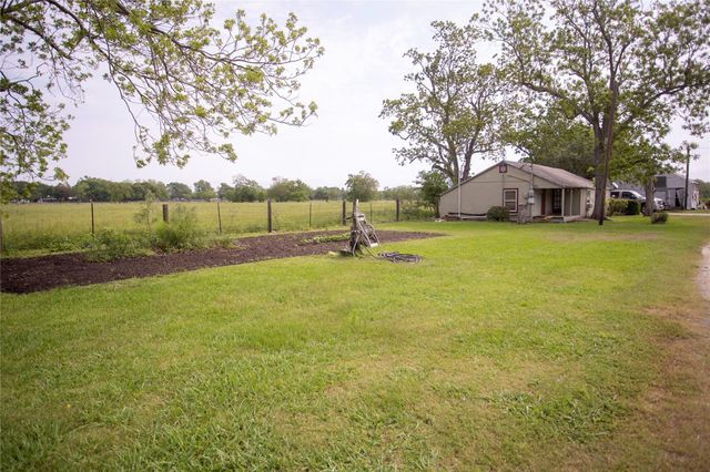 10553 S State Hwy 71, Danevang, TX 77437