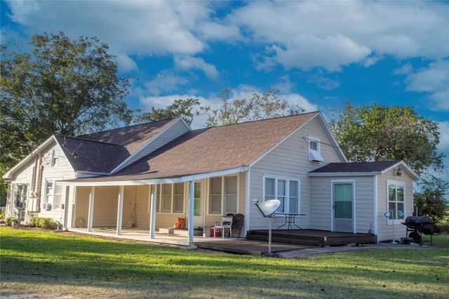 10553 S State Hwy 71, Danevang, TX 77437