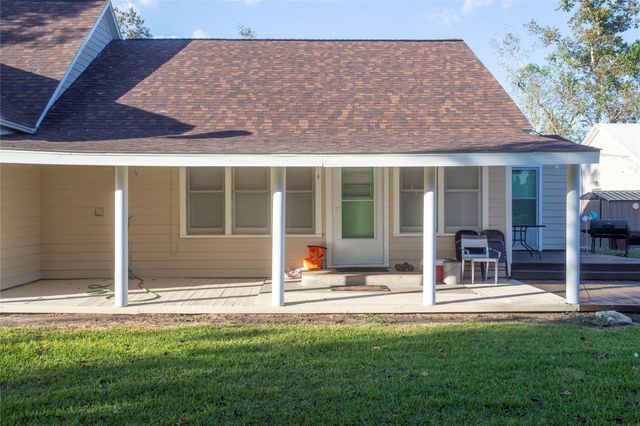 10553 S State Hwy 71, Danevang, TX 77437