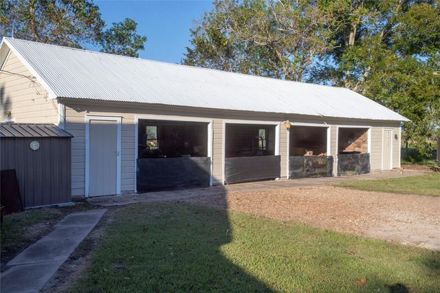 10553 S State Hwy 71, Danevang, TX 77437