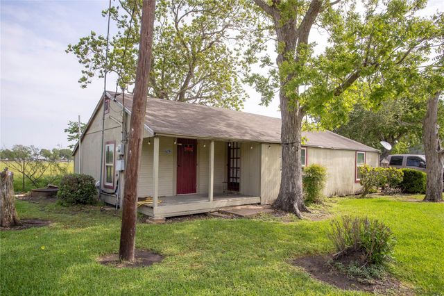 10553 S State Hwy 71, Danevang, TX 77437