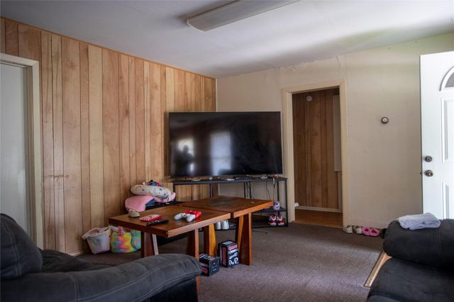 10553 S State Hwy 71, Danevang, TX 77437