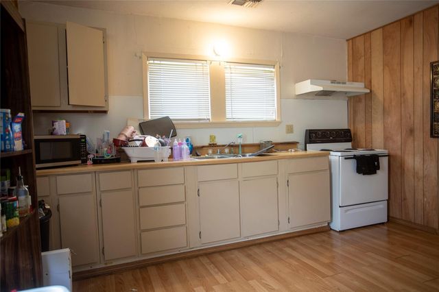 10553 S State Hwy 71, Danevang, TX 77437